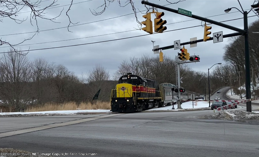 CVSR 365 passes the lone Indian carrying his canoe.